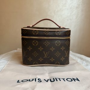 LV Makeup bag لويس فيتون